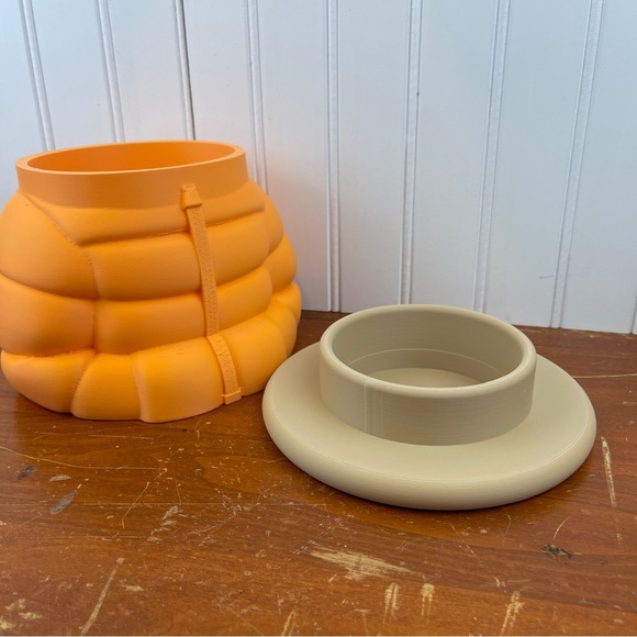 Quirky 3D Printed Puffy Jacket Planter Pot, Inflated Jacket Flower Pot - Picture 10 of 11